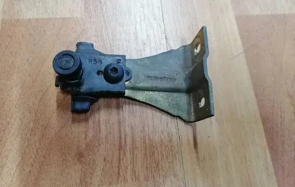 Chrysler Voyager Sliding door upper roller guide/hinge B016B3A 654F