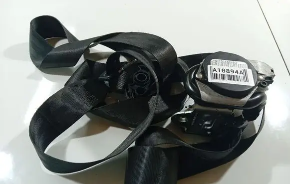 Volkswagen Golf V Front seatbelt 609622500