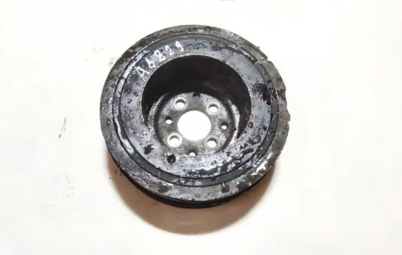 Audi A4 S4 B5 8D Crankshaft pulley 028105243Q
