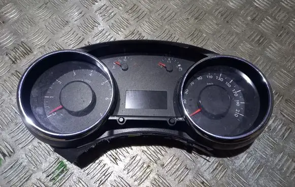 Peugeot 5008 Speedometer (instrument cluster) 9666174880
