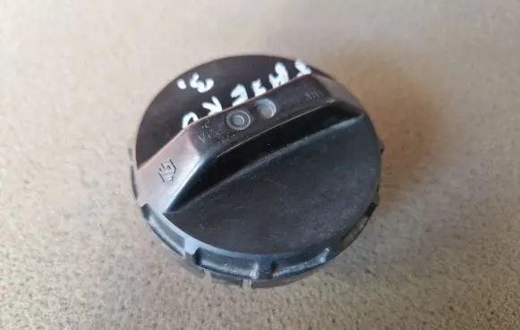 Mitsubishi Pajero Sport I Fuel tank filler cap 