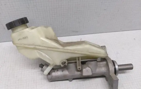 Toyota Corolla E120 E130 Master brake cylinder