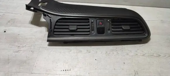 Renault Kadjar Dashboard side air vent grill/cover trim 687509788R 20160725