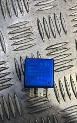 Audi A6 S6 C5 4B Other relay 8A0951253