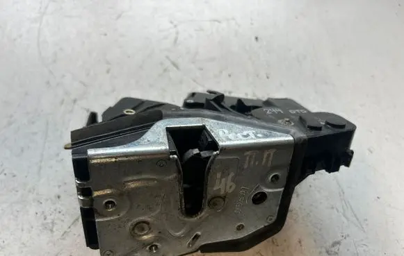 BMW 3 E46 Front door lock 7011244