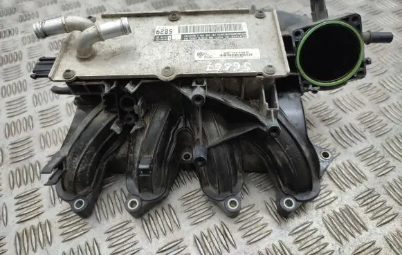 Audi A1 Intake manifold 03F145749B