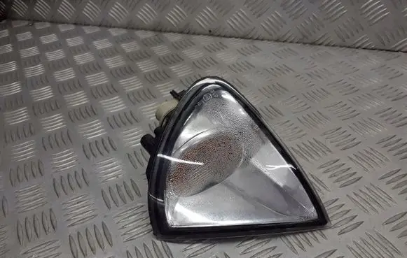 Toyota Avensis T220 Front indicator light 18-5820B