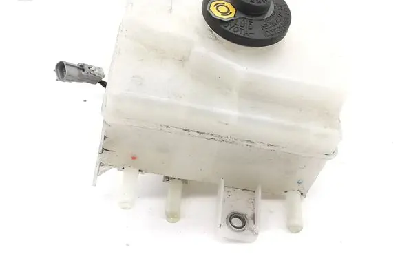 Toyota Camry Brake fluid reservoir 