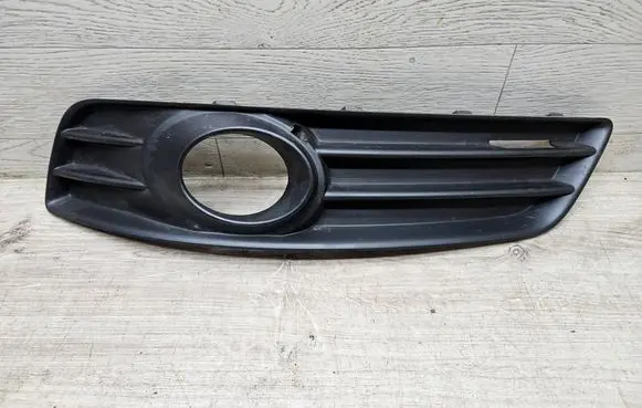 Audi A3 S3 8P Front fog light trim/grill 8P0807681H