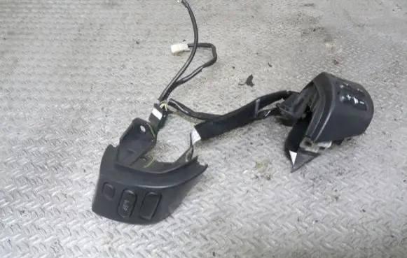 Toyota Corolla Verso AR10 Steering wheel buttons/switches 