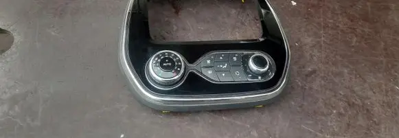 Renault Captur Climate control unit 682700795R