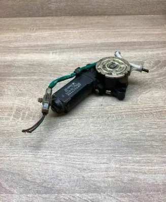 Mitsubishi Eclipse Front door window regulator motor MB517948 AY0621004770