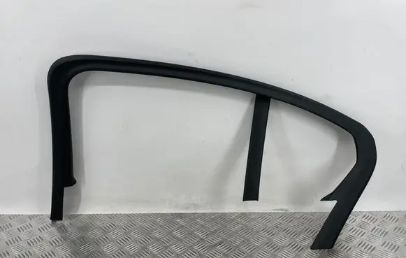 BMW 3 G20 G21 Rear door window/glass frame 7447130
