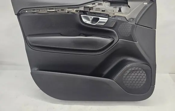 Volvo XC90 Front door card panel trim 31393113