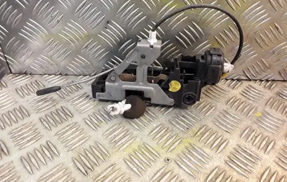 Mercedes-Benz A W168 Coupe door lock (next to the handle) 1687202135 A1687202135