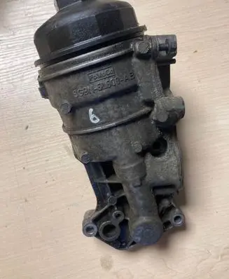 Volvo XC90 Oil filter mounting bracket 8G9N6L600AA