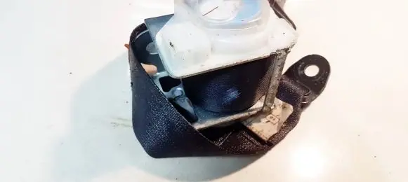 Middle seatbelt (rear)