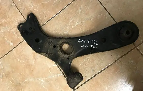 Toyota Auris 150 Front lower control arm/wishbone