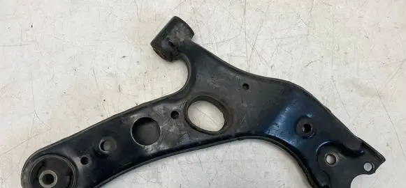 Toyota RAV 4 (XA40) Front lower control arm/wishbone