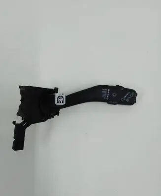 Skoda Octavia Mk2 (1Z) Wiper control stalk 8240717