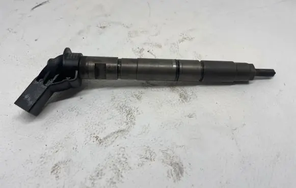 Audi A4 S4 B7 8E 8H Fuel injector 059130277AJ 0608032161 0445115054