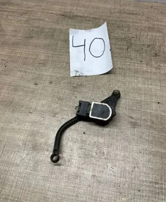 Mercedes-Benz E W211 Air suspension front height level sensor A0045428518