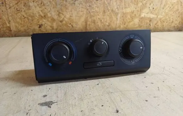 Skoda Fabia Mk2 (5J) Climate control unit 5J0819045