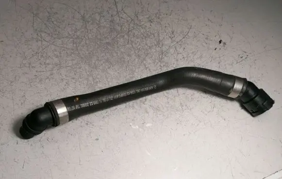 Mercedes-Benz E W211 Engine coolant pipe/hose A2118302896