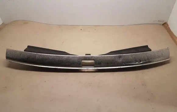 Trunk/boot sill cover protection