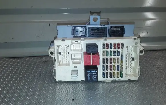 Lancia Thesis Fuse module 60679654 501208510070 2Y6D0E16C