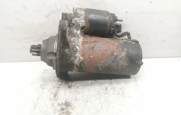 Volkswagen Golf IV Starter motor 02A911023S