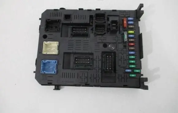 Peugeot 3008 I Central body control module 9678476880