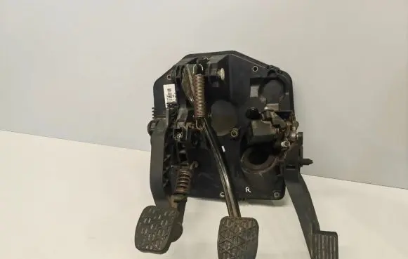 Mercedes-Benz A W168 Pedal assembly A1682901810 A1682900049 A1682910001