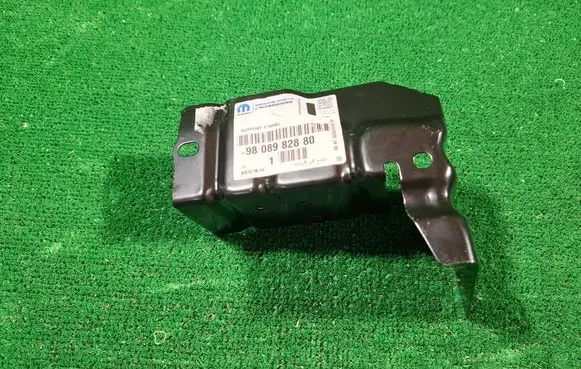 Peugeot Expert Fender mounting bracket 9808982880