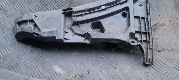 Volvo XC90 Front bumper mounting bracket 30698129