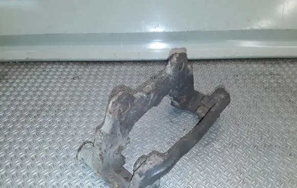Lancia Musa Front Brake Caliper Pad/Carrier 
