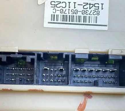 Toyota Avensis T270 Fuse module 8273005170C