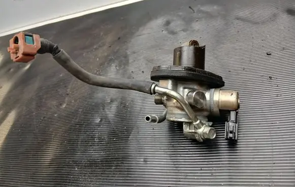 Lexus GS 250 350 300H 450H Fuel injection high pressure pump 2322131160 2951000261