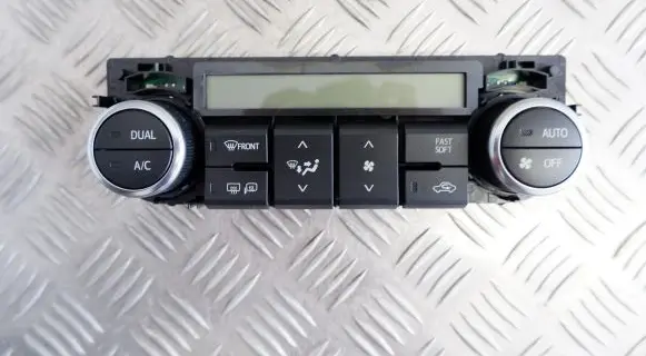 Toyota Auris E180 Climate control unit 5590002410