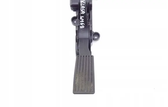 Mercedes-Benz A W169 Accelerator throttle pedal A1693000104