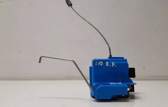 Hyundai i10 Front door lock 81320K7010