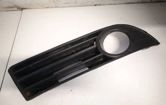 Volkswagen Polo IV 9N3 Front bumper lower grill
