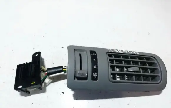 Hyundai Santa Fe Dash center air vent grill