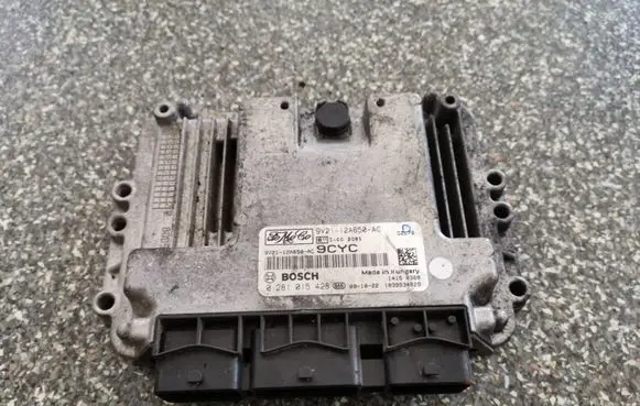 Ford Fiesta Engine control unit/module 9V2112A650AC 0281015428