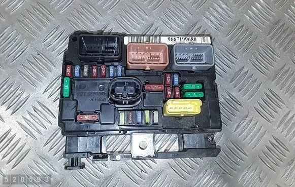 Citroen DS3 Fuse module 9667199680