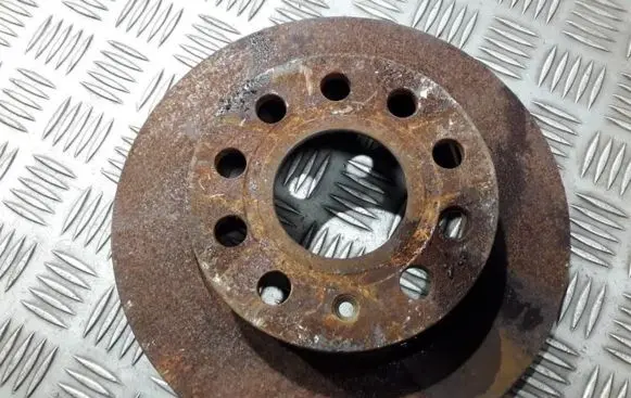 Volkswagen Golf V Rear brake disc