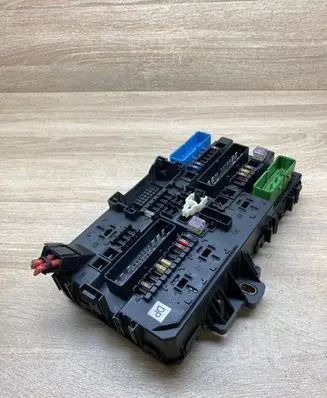 Opel Astra H Fuse module 13181278 5DK008669