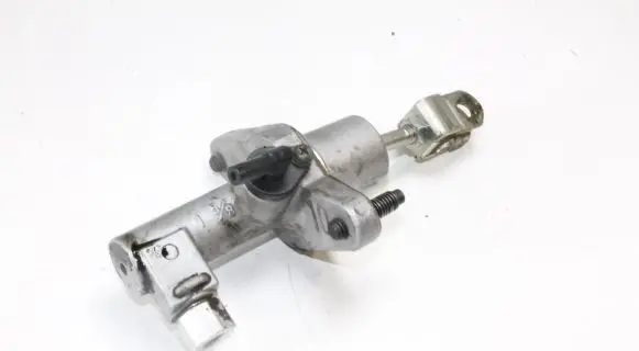 Honda CR-V Clutch slave cylinder 