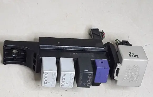 Toyota Avensis T250 Fuse module 9008087013 9008087019 8198005040