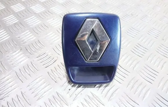 Renault Laguna II Manufacturers badge/model letters 8200000901